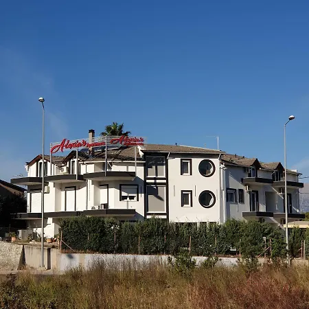 Ξενοδοχείο με διαμερίσματα Alexia's Ρίο