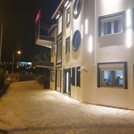 Ξενοδοχείο με διαμερίσματα Alexia's