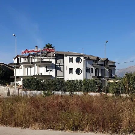 Ξενοδοχείο με διαμερίσματα Alexia's 3*